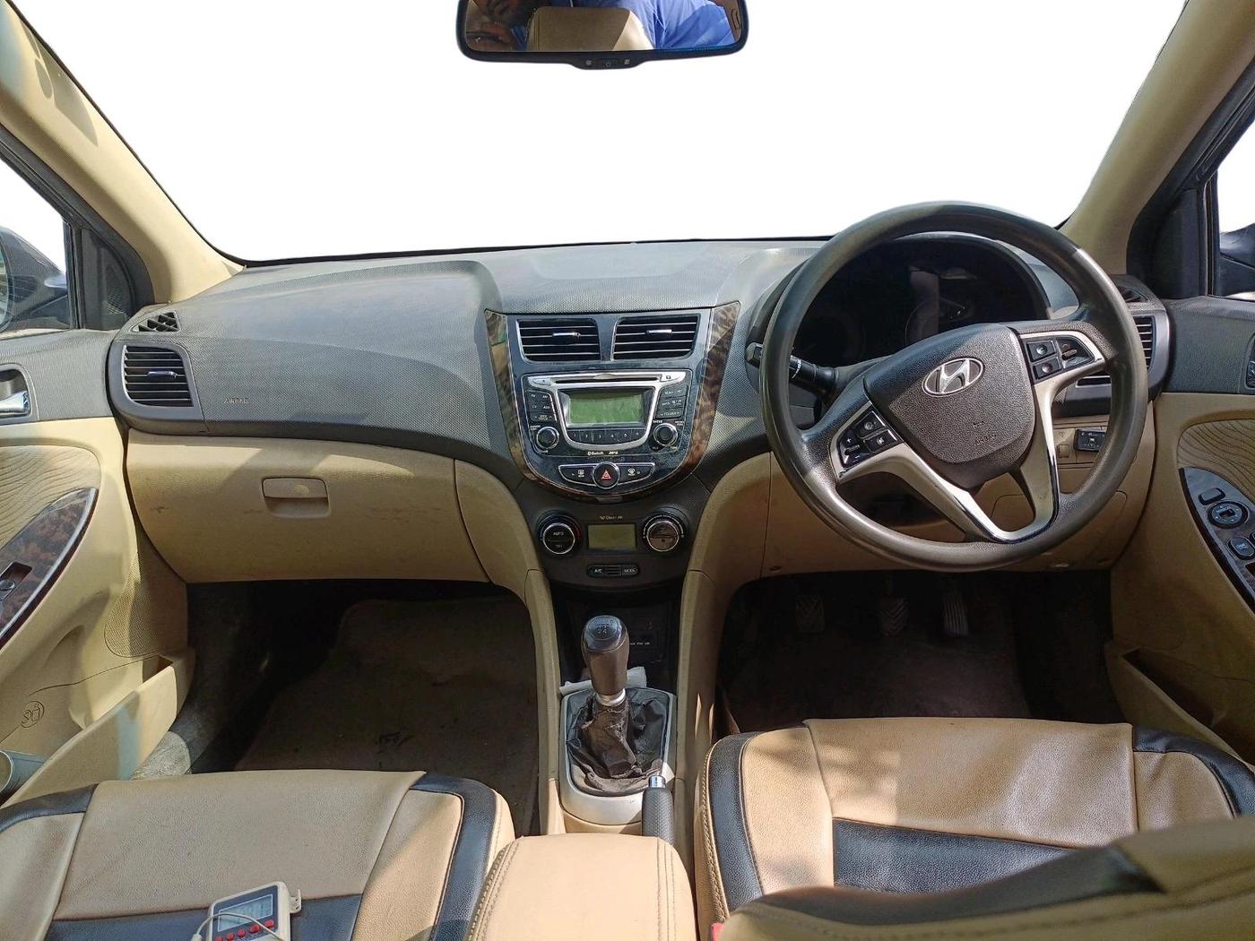 2011 Hyundai Verna FLUIDIC 1.6 VTVT SX, Petrol, Manual, 1,35,292 km, interior