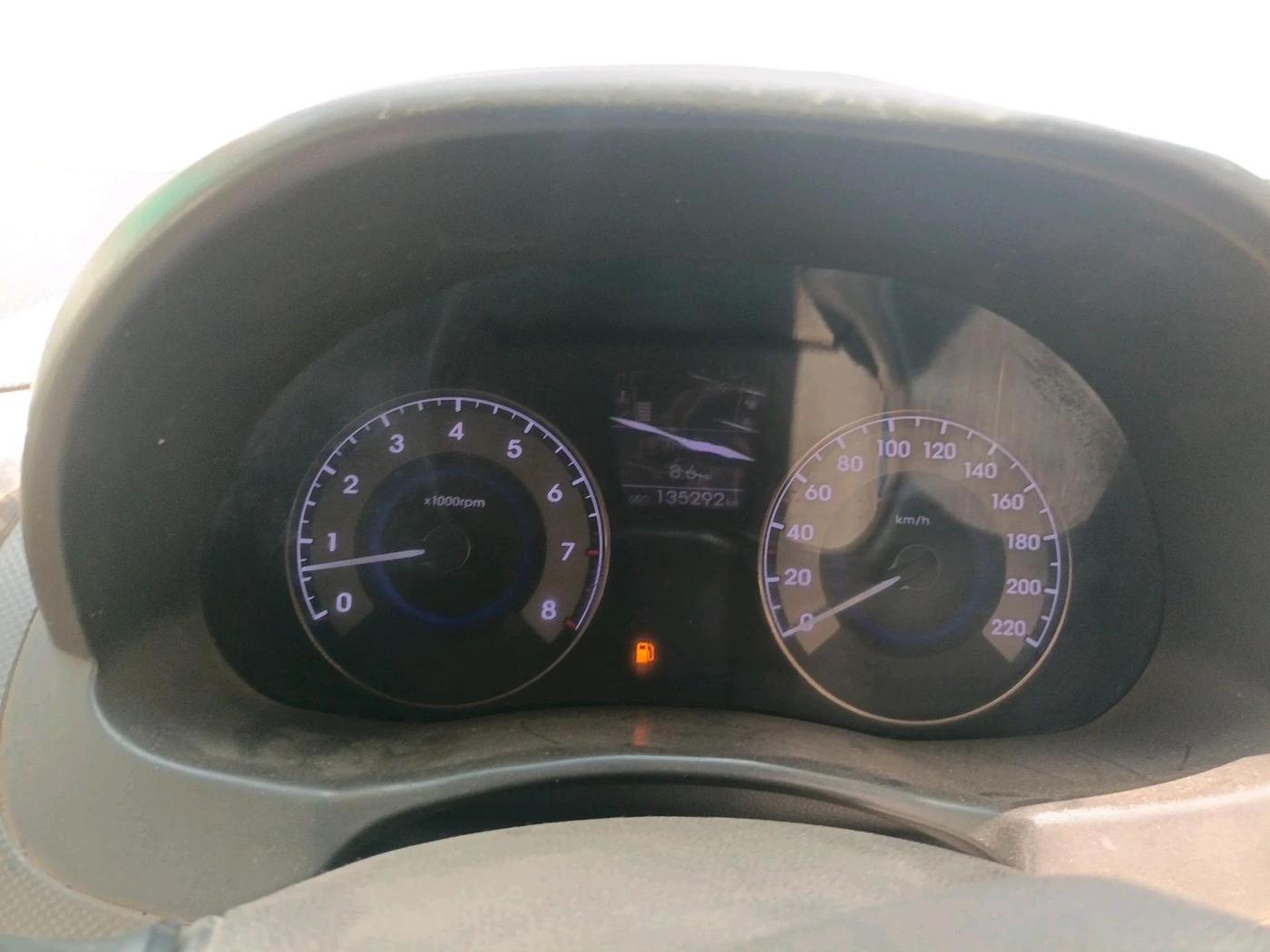 2011 Hyundai Verna FLUIDIC 1.6 VTVT SX, Petrol, Manual, 1,35,292 km, interior