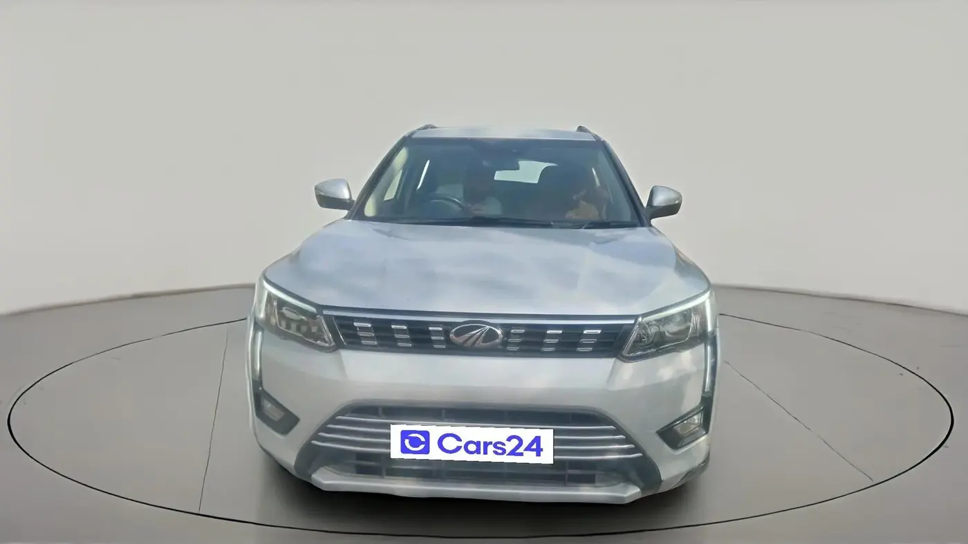 2020 Mahindra XUV300 W8 1.2 PETROL, Petrol, Manual, 1,40,704 km, exterior