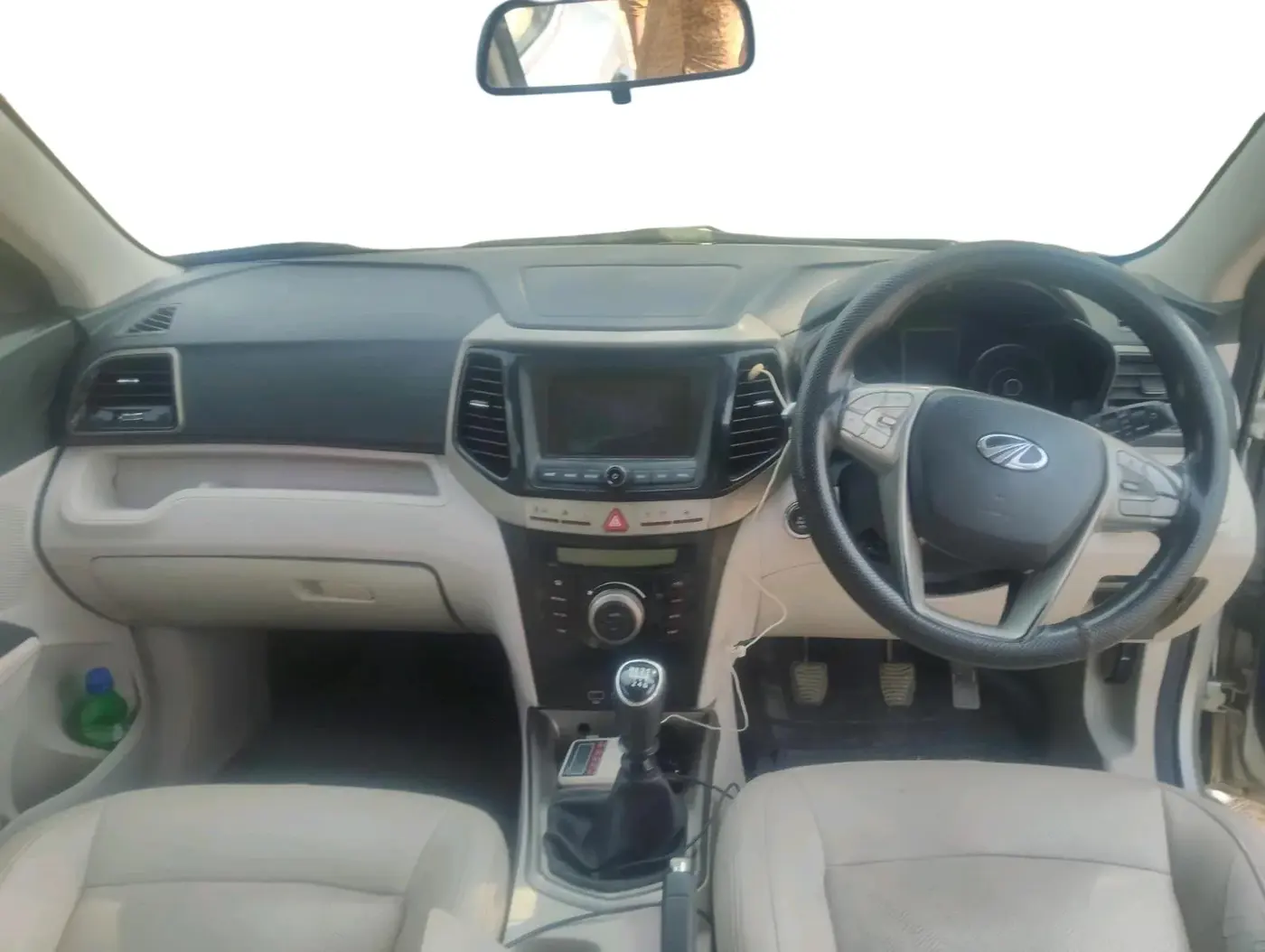 2020 Mahindra XUV300 W8 1.2 PETROL, Petrol, Manual, 1,40,704 km, interior