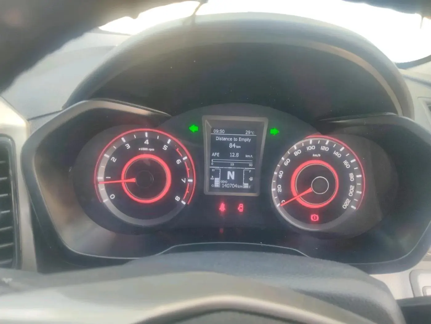 2020 Mahindra XUV300 W8 1.2 PETROL, Petrol, Manual, 1,40,704 km, interior