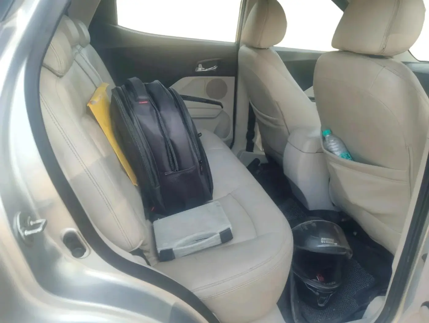 2020 Mahindra XUV300 W8 1.2 PETROL, Petrol, Manual, 1,40,704 km, interior