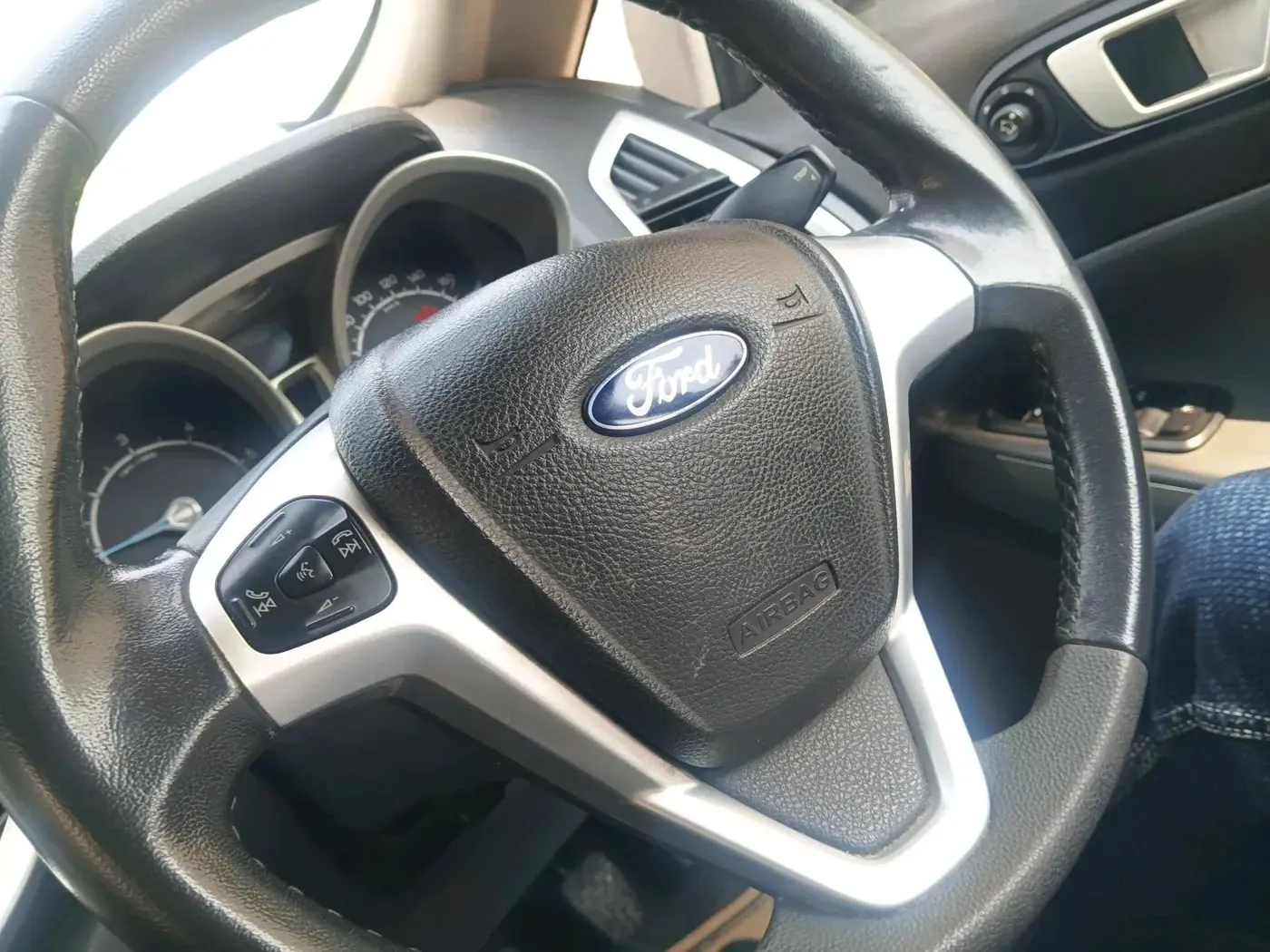 2016 Ford Ecosport TITANIUM 1.5L DIESEL, Diesel, Manual, 1,10,515 km, interior