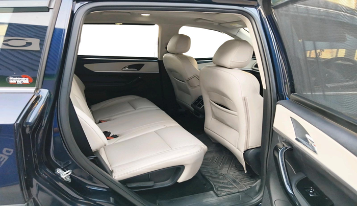 2025 Mahindra XUV700 AX 7 LUXURY P AT 7 STR, Petrol, Automatic, 15,662 km, interior
