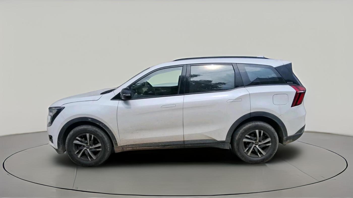 2023 Mahindra XUV700 AX 5 D MT 7 STR, Diesel, Manual, 28,577 km, exterior