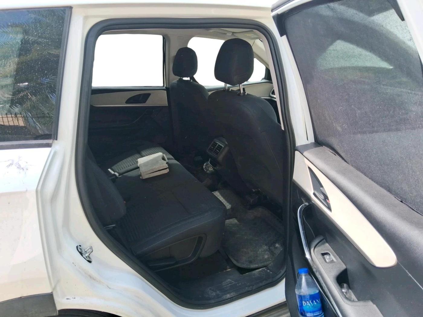 2023 Mahindra XUV700 AX 5 D MT 7 STR, Diesel, Manual, 28,577 km, interior