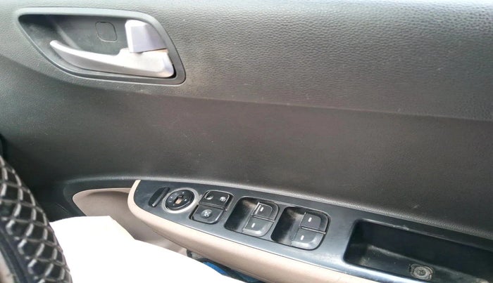 2015 Hyundai Grand i10 SPORTZ 1.2 KAPPA VTVT, CNG, Manual, 1,21,713 km, interior