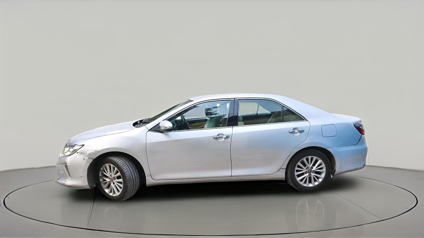 2015 Toyota Camry HYBRID, Hybrid, Automatic, 2,63,972 km, exterior