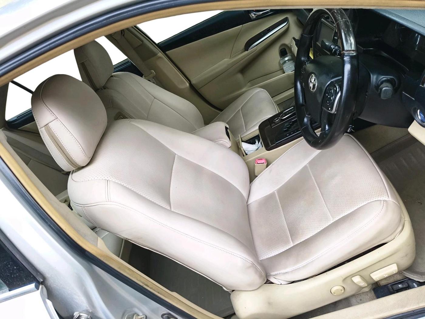 2015 Toyota Camry HYBRID, Hybrid, Automatic, 2,63,972 km, interior