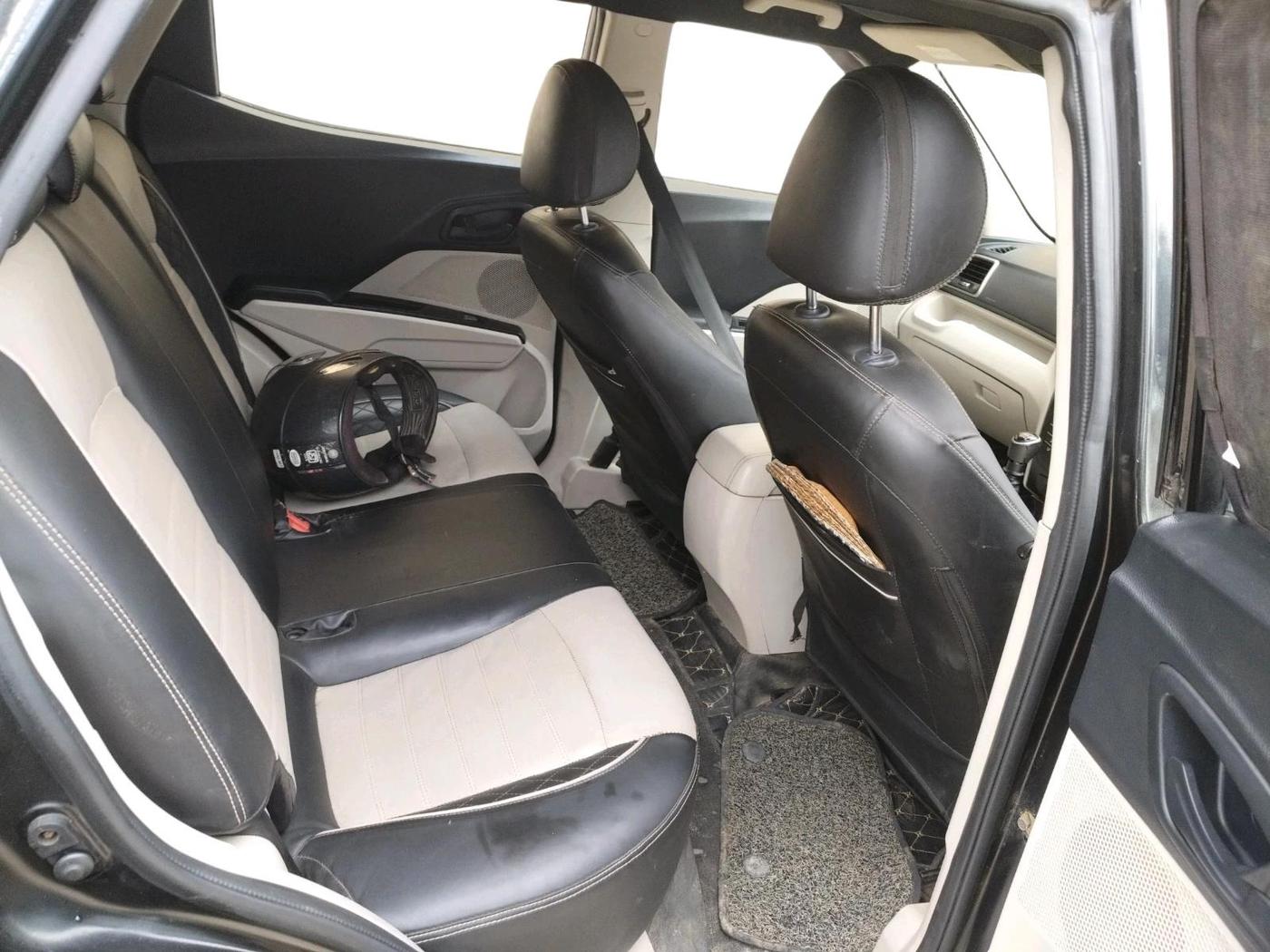 2019 Mahindra XUV300 W6 1.5 DIESEL, Diesel, Manual, 73,983 km, interior