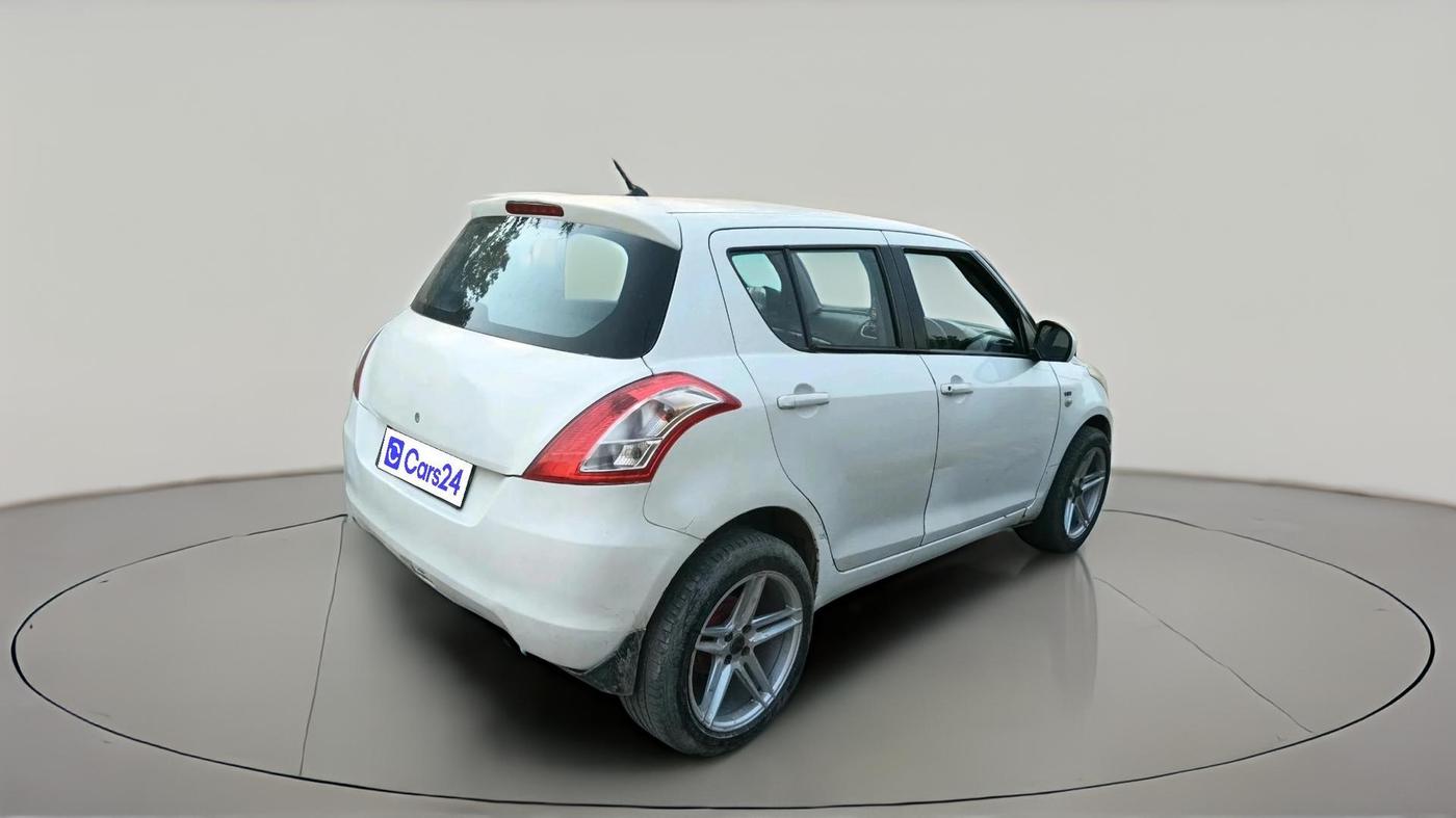 2015 Maruti Swift LXI, CNG, Manual, 1,04,031 km, exterior
