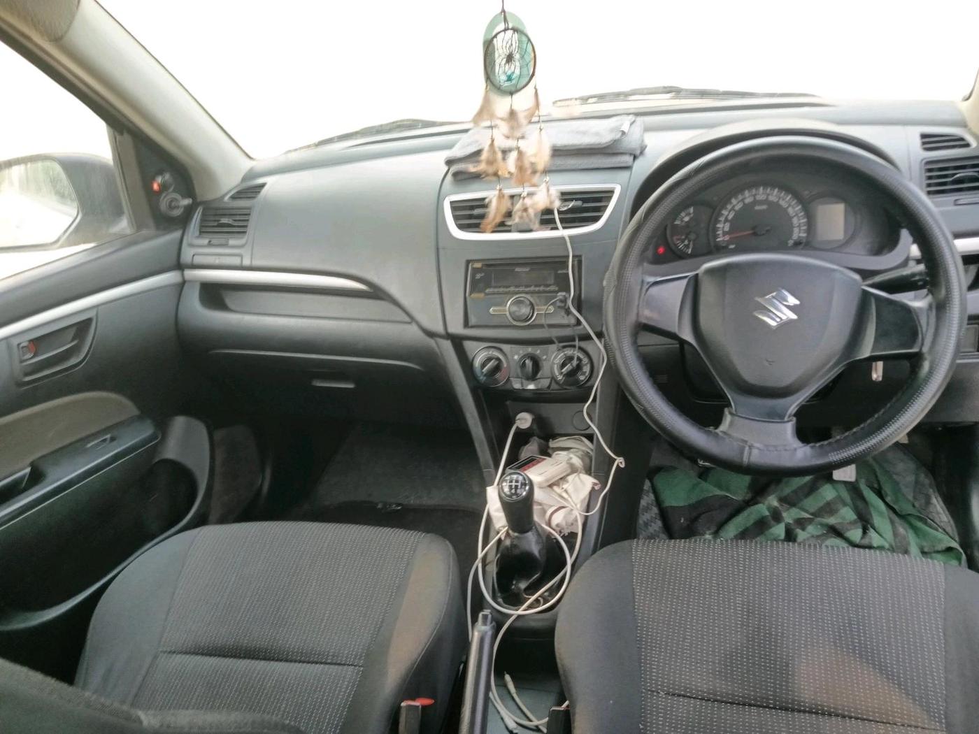 2015 Maruti Swift LXI, CNG, Manual, 1,04,031 km, interior