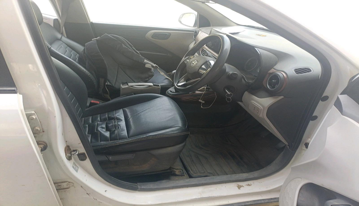 2022 Hyundai AURA S 1.2 CNG, CNG, Manual, 1,19,298 km, interior