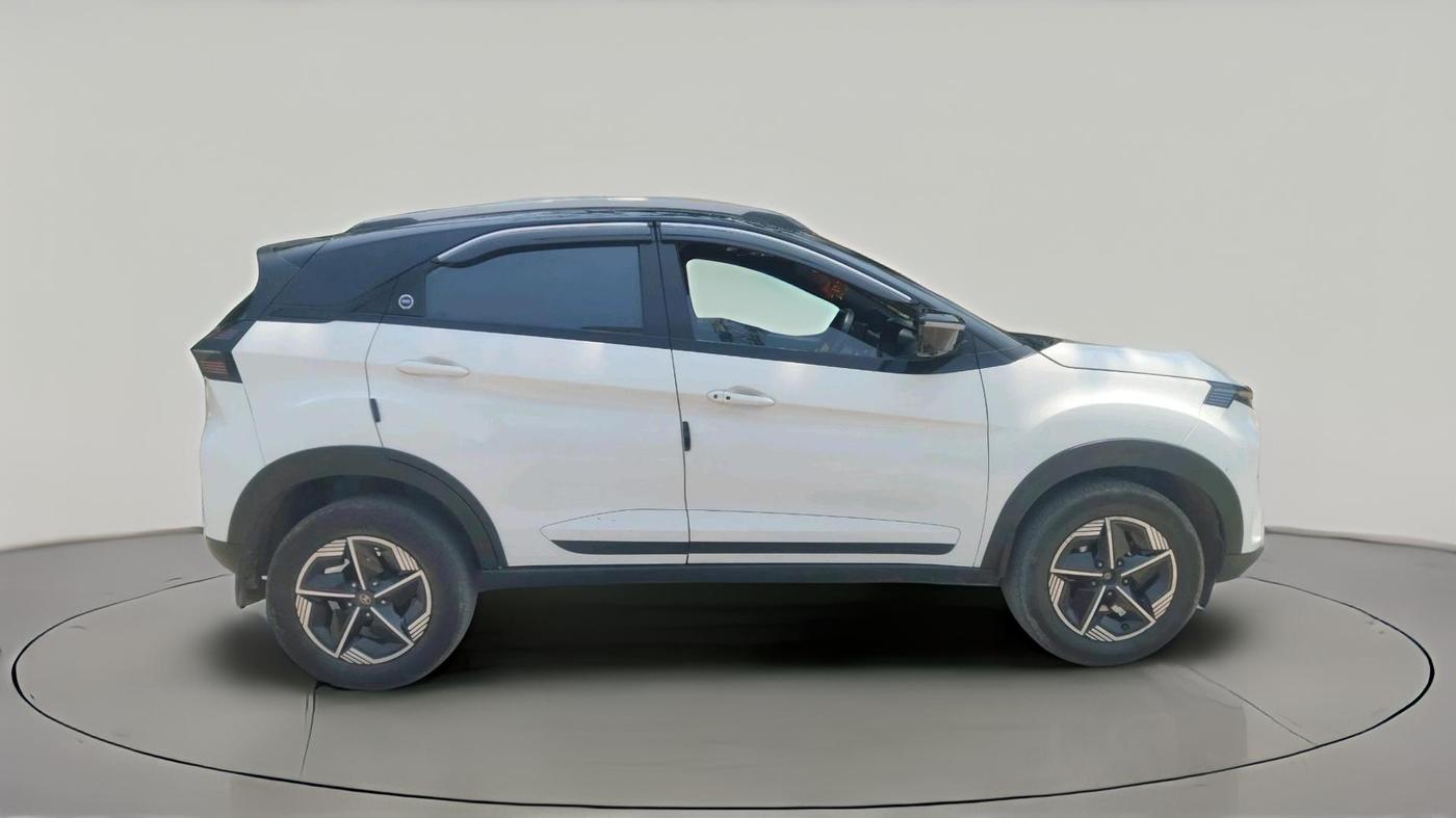 2023 Tata NEXON FEARLESS + AMT DUAL TONE 1.5 DIESEL, Diesel, Automatic, 47,820 km, exterior