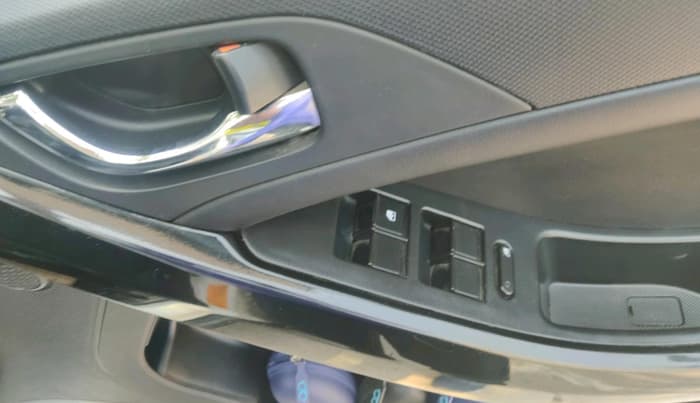 2023 Tata NEXON FEARLESS + AMT DUAL TONE 1.5 DIESEL, Diesel, Automatic, 47,820 km, interior