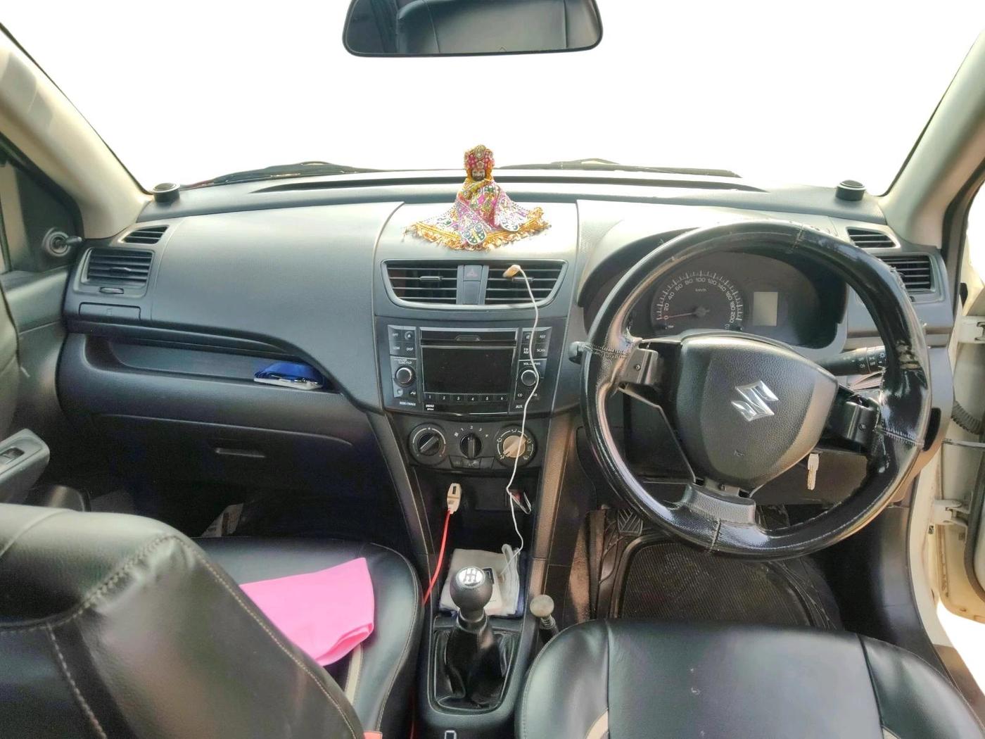 2011 Maruti Swift LXI, Petrol, Manual, 1,00,154 km, interior