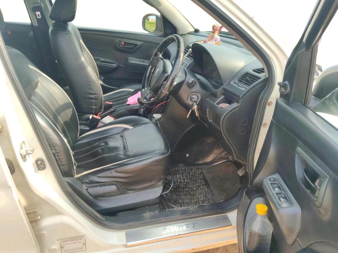 2011 Maruti Swift LXI, Petrol, Manual, 1,00,154 km, interior