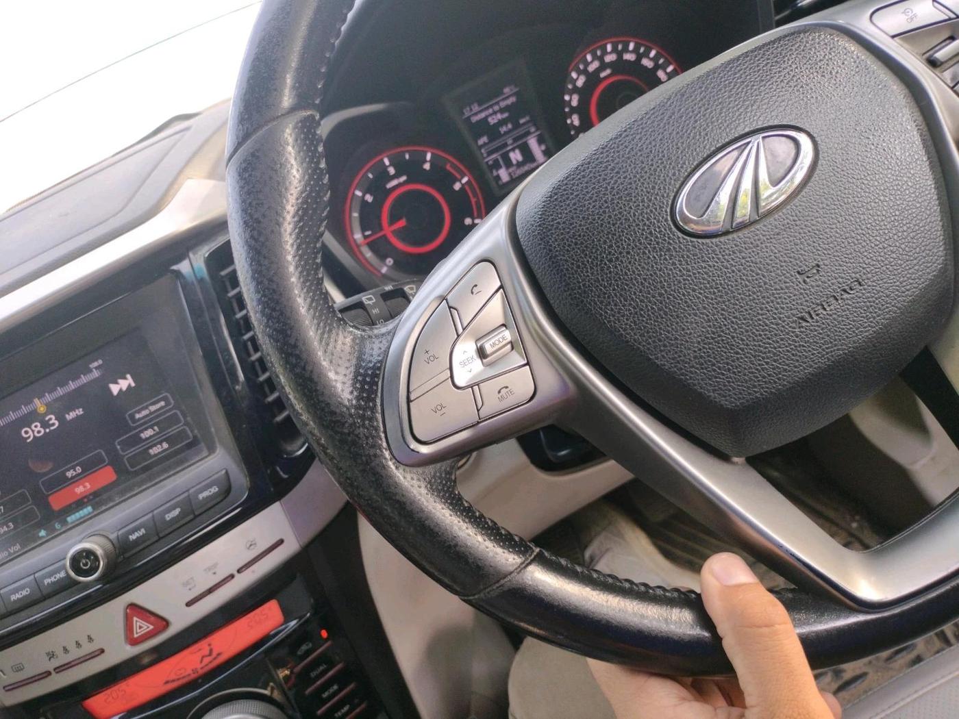 2019 Mahindra XUV300 W8 (O) 1.5 DIESEL, Diesel, Manual, 1,26,040 km, interior