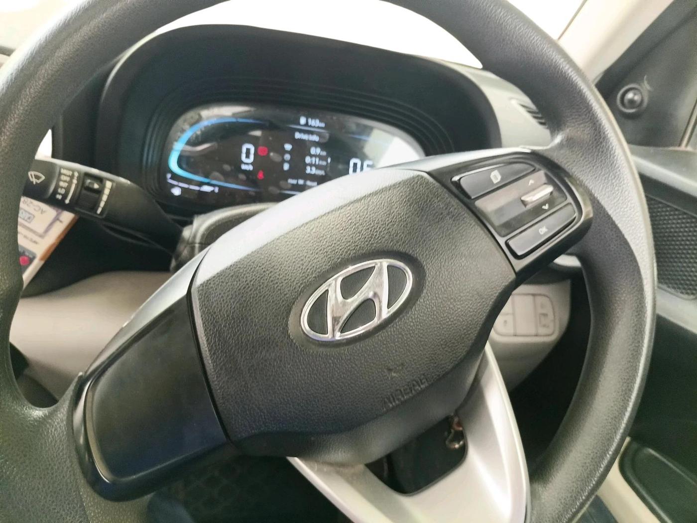 2025 Hyundai VENUE E Plus 1.2 Petrol, Petrol, Manual, 24,544 km, interior