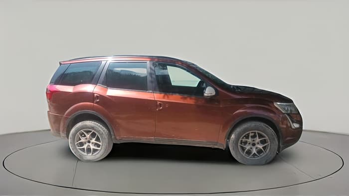 2018 Mahindra XUV500 W7, Diesel, Manual, 1,60,355 km, exterior