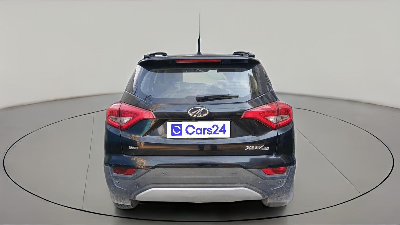 2021 Mahindra XUV300 W8 1.2 PETROL, Petrol, Manual, 1,31,093 km, exterior