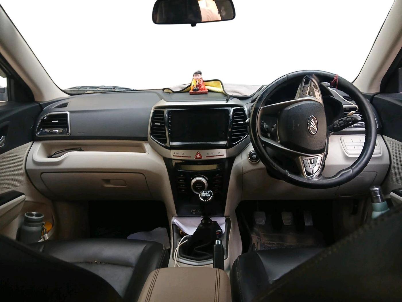 2021 Mahindra XUV300 W8 1.2 PETROL, Petrol, Manual, 1,31,093 km, interior