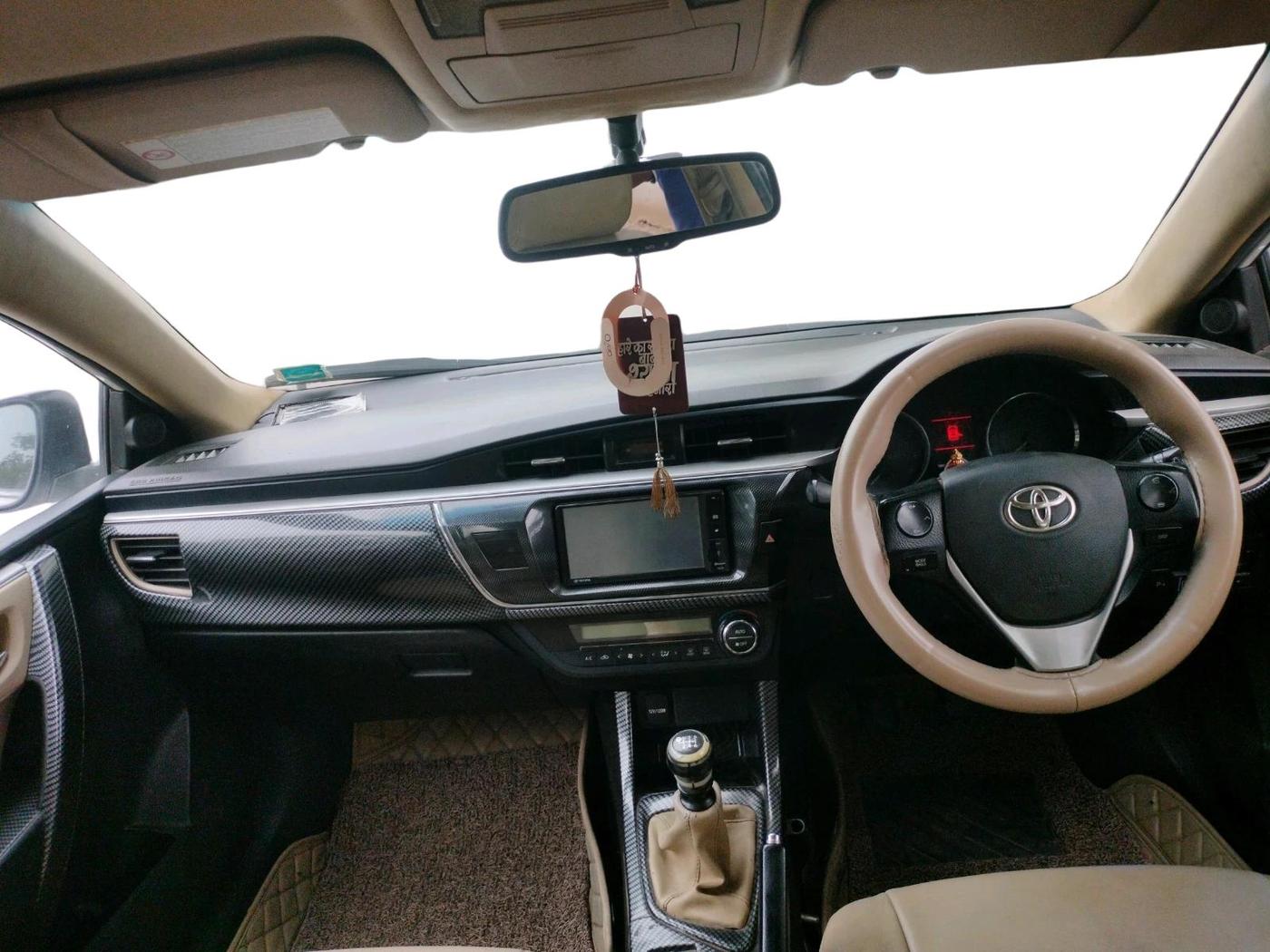2014 Toyota Corolla Altis G PETROL, Petrol, Manual, 1,34,202 km, interior