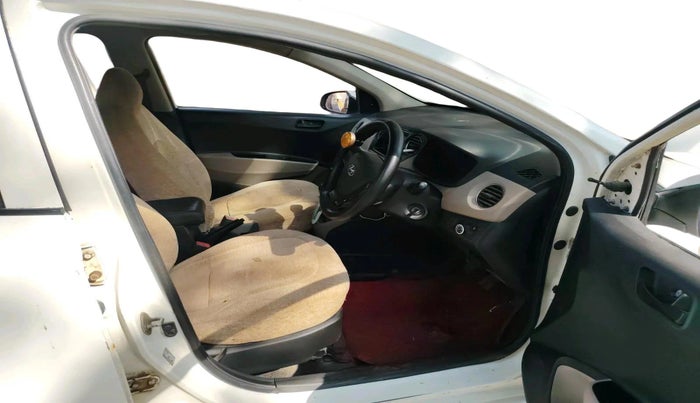 2017 Hyundai XCENT PRIME T VTVT  PLUS, CNG, Manual, 1,31,925 km, interior