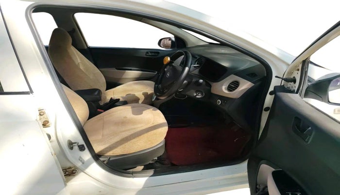 2017 Hyundai XCENT PRIME T VTVT  PLUS, CNG, Manual, 1,31,925 km, interior