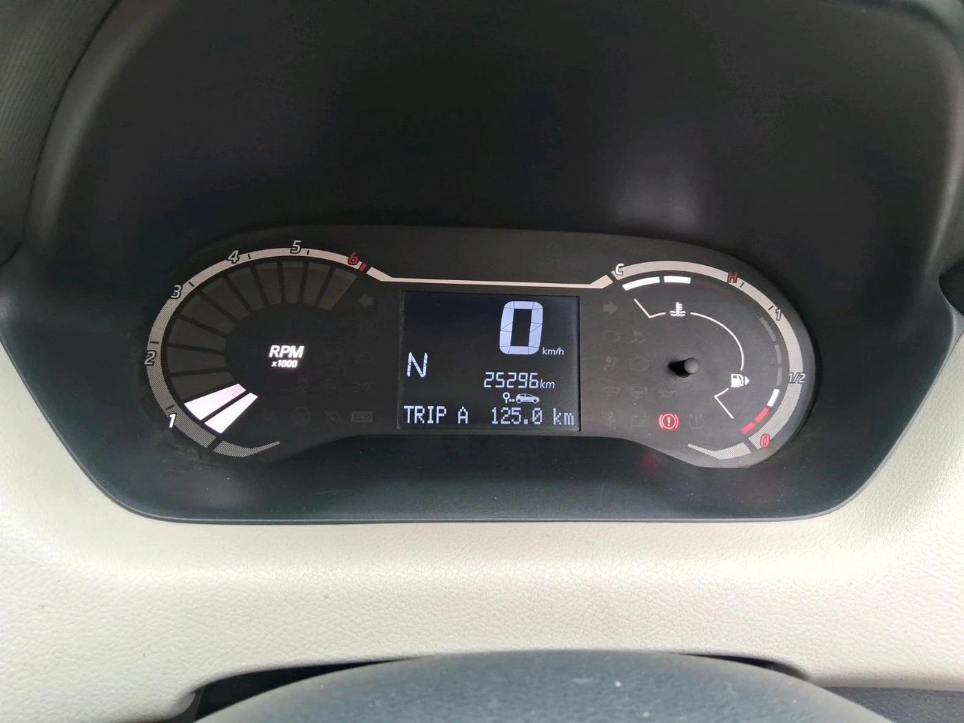 2024 Nissan MAGNITE XL AMT EZ Shift, Petrol, Automatic, 25,296 km, interior