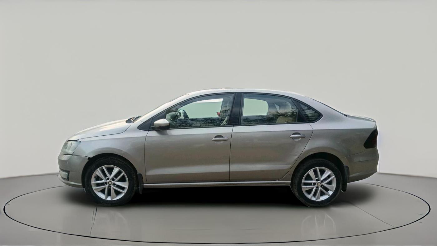 2017 Skoda Rapid STYLE 1.6 MPI, Petrol, Manual, 1,04,700 km, exterior