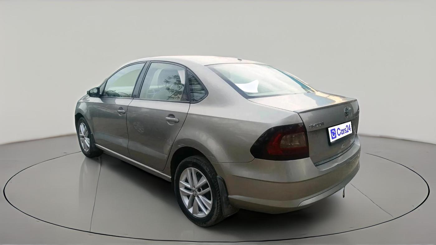 2017 Skoda Rapid STYLE 1.6 MPI, Petrol, Manual, 1,04,700 km, exterior