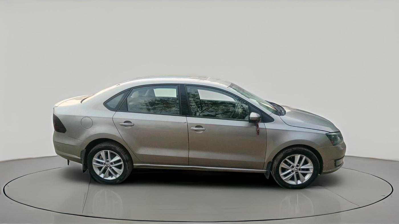 2017 Skoda Rapid STYLE 1.6 MPI, Petrol, Manual, 1,04,700 km, exterior