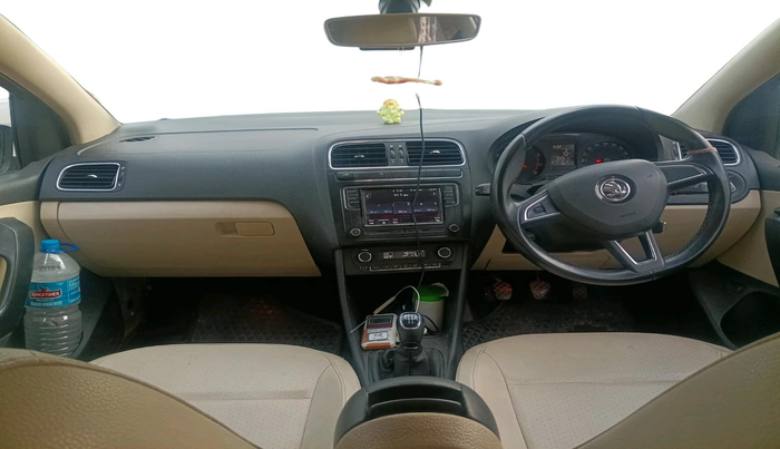 2017 Skoda Rapid STYLE 1.6 MPI, Petrol, Manual, 1,04,700 km, interior