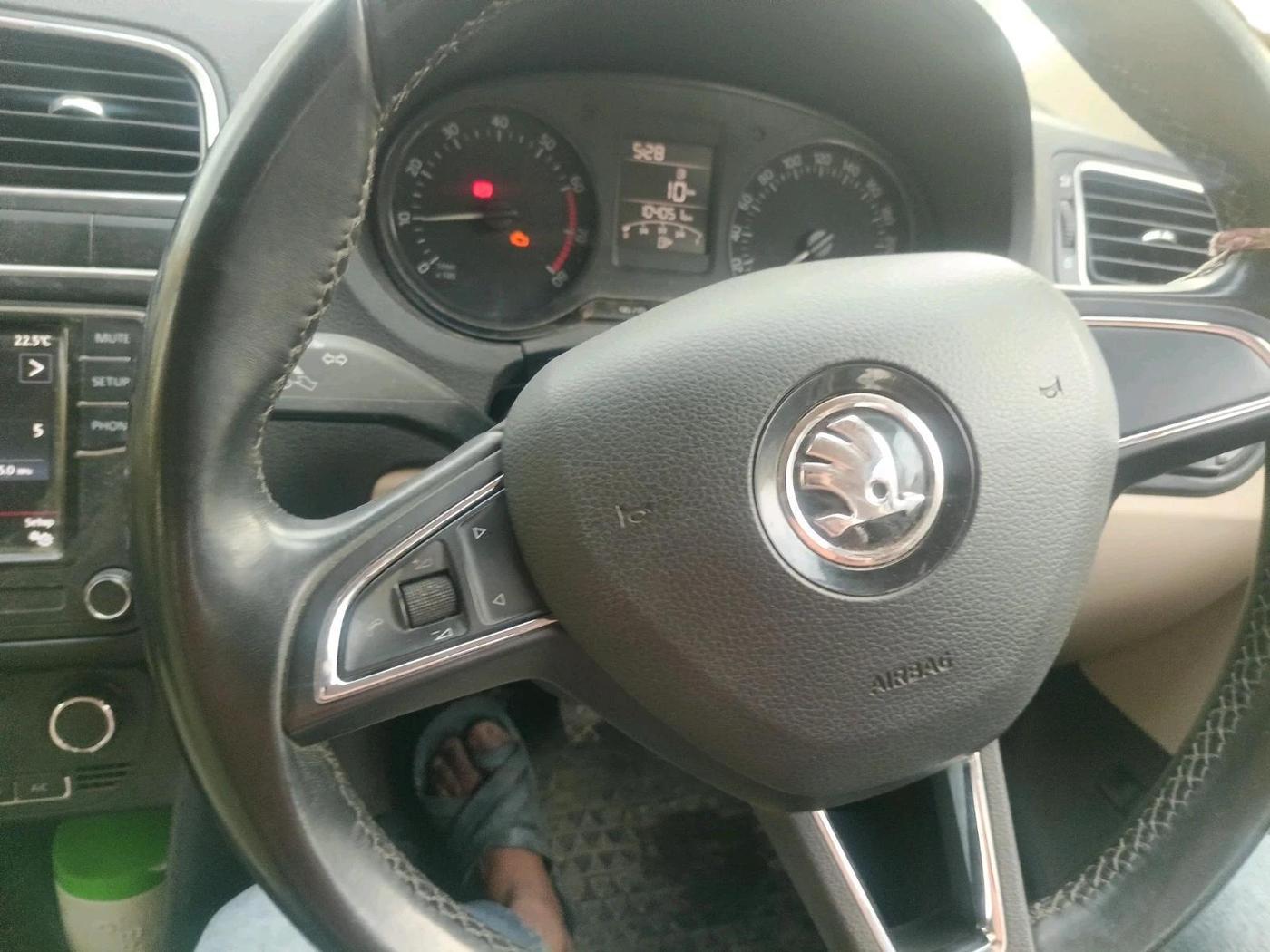 2017 Skoda Rapid STYLE 1.6 MPI, Petrol, Manual, 1,04,700 km, interior