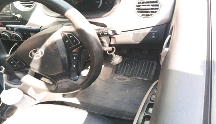 2015 Hyundai Grand i10 SPORTZ 1.2 KAPPA VTVT, Petrol, Manual, 1,19,482 km, interior