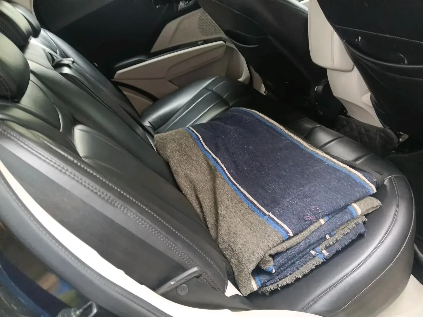 2019 Mahindra XUV300 W8 1.2 PETROL, Petrol, Manual, 91,663 km, interior