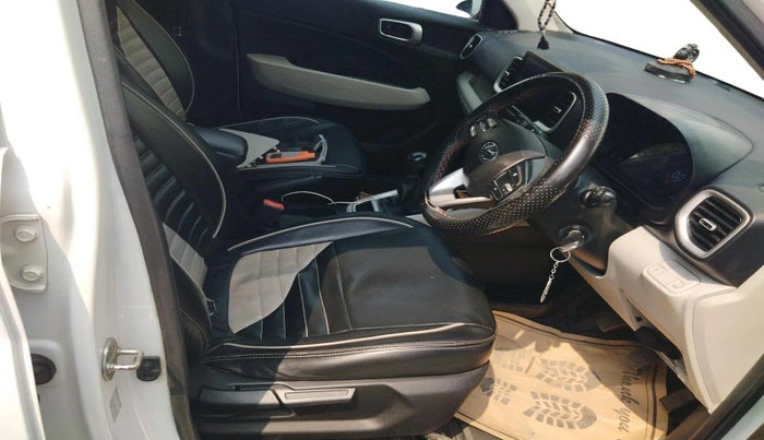 2022 Hyundai VENUE S(O) 1.2, Petrol, Manual, 69,572 km, interior