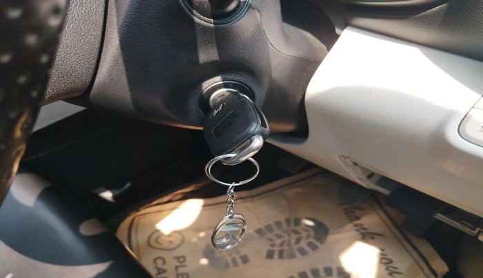 2022 Hyundai VENUE S(O) 1.2, Petrol, Manual, 69,572 km, interior