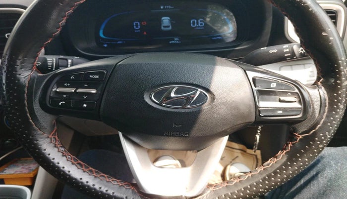 2022 Hyundai VENUE S(O) 1.2, Petrol, Manual, 69,572 km, interior