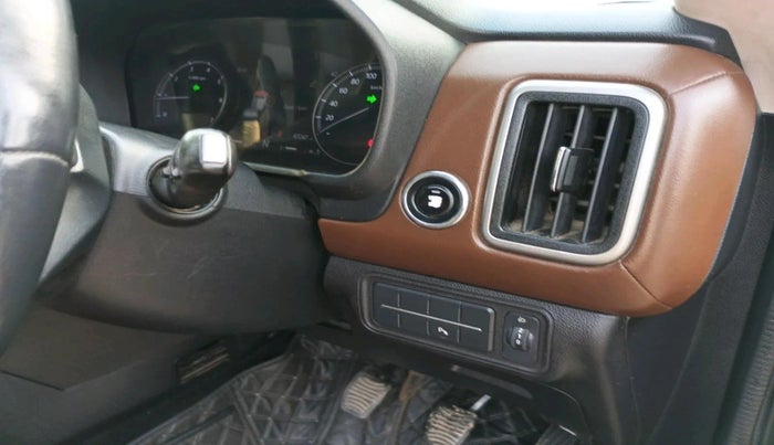 2022 Mahindra SCORPIO-N Z8 L PETROL MT 6 STR, Petrol, Manual, 67,247 km, interior