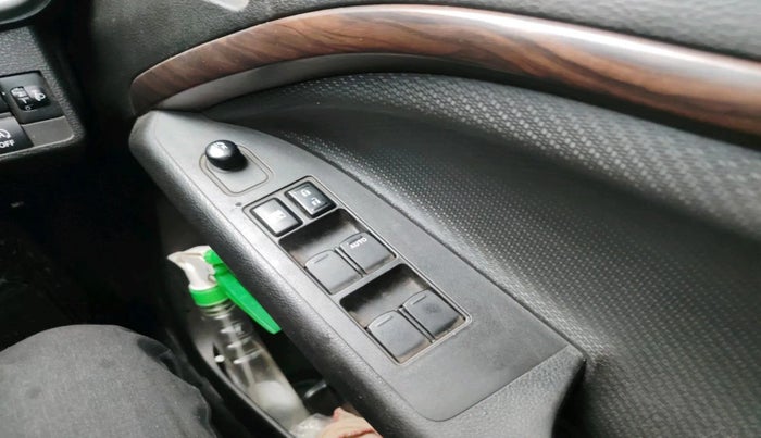 2022 Maruti BREZZA LXI SMART HYBRID, Petrol, Manual, 1,07,075 km, interior