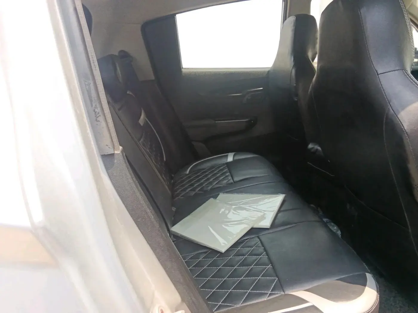 2017 Mahindra KUV 100 NXT K8 D 6 STR, Diesel, Manual, 87,799 km, interior