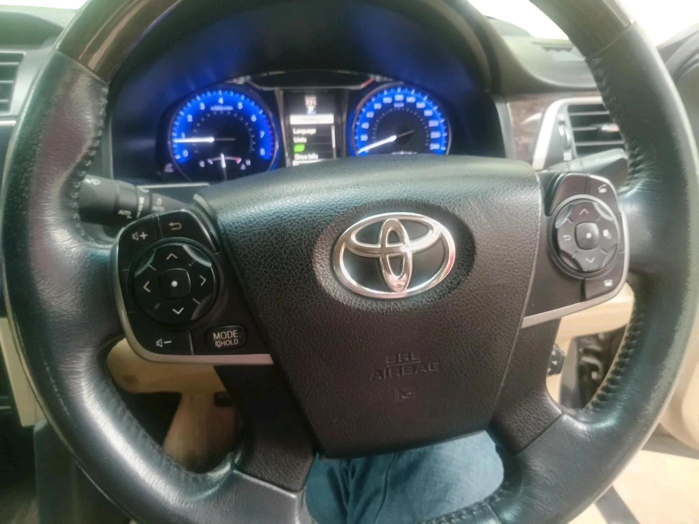 2015 Toyota Camry 2.5L AT, Petrol, Automatic, 87,535 km, interior