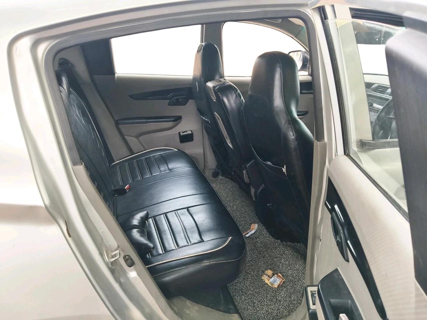 2017 Mahindra Kuv100 K2 6 STR, CNG, Manual, 1,05,803 km, interior