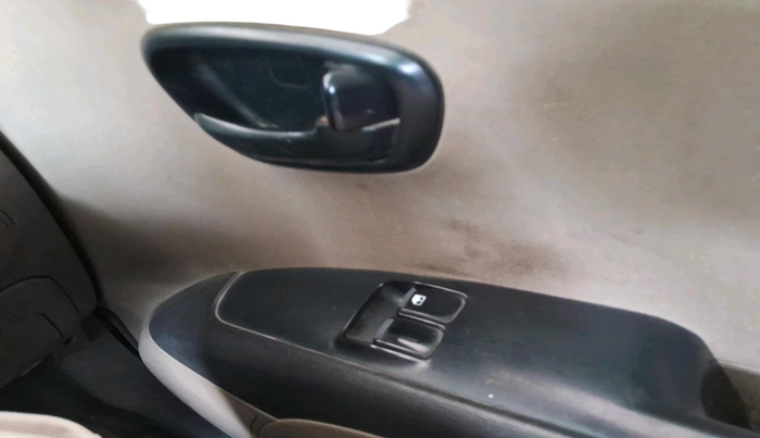 2012 Hyundai i10 ERA 1.1, Petrol, Manual, 1,43,340 km, interior