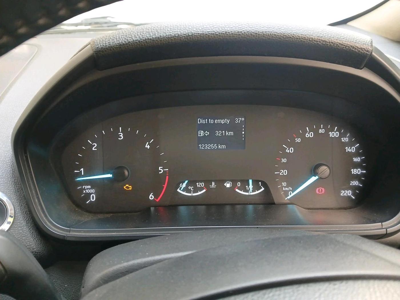 2018 Ford Ecosport TITANIUM 1.5L DIESEL, Diesel, Manual, 1,23,255 km, interior