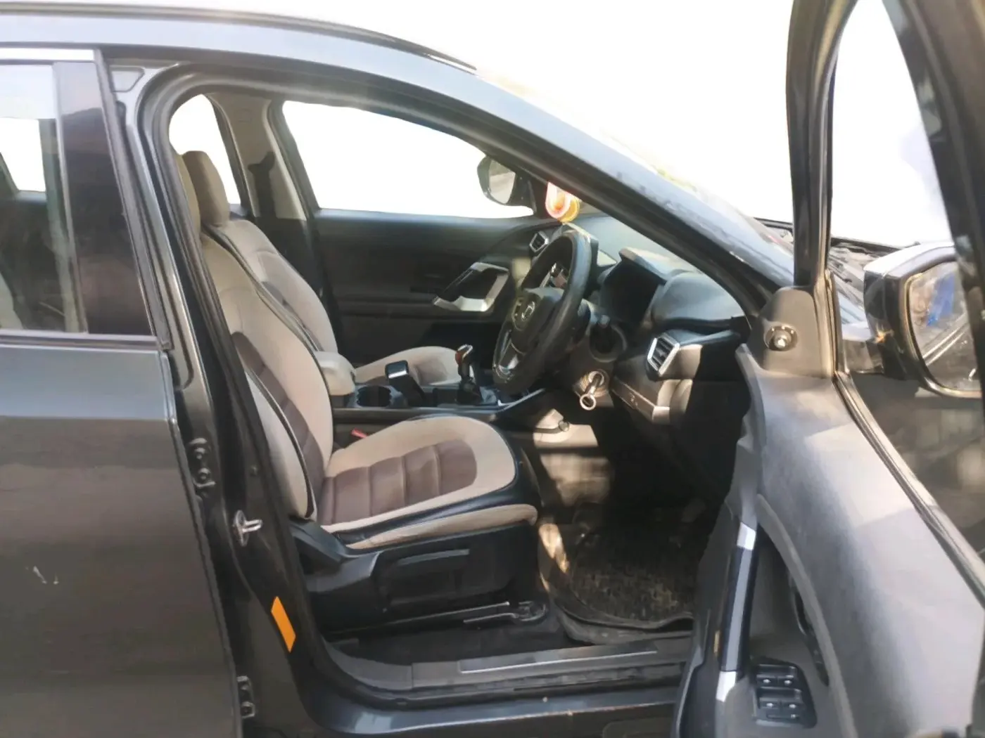 2019 Tata Harrier XM 2.0L KRYOTEC, Diesel, Manual, 81,591 km, interior