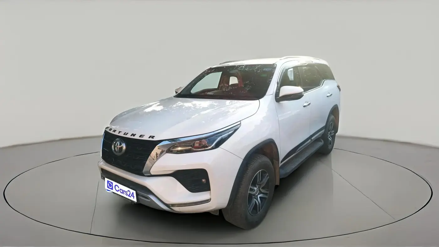 2023 Toyota Fortuner 4X2 AT 2.7 PETROL, Petrol, Automatic, 5,096 km, exterior