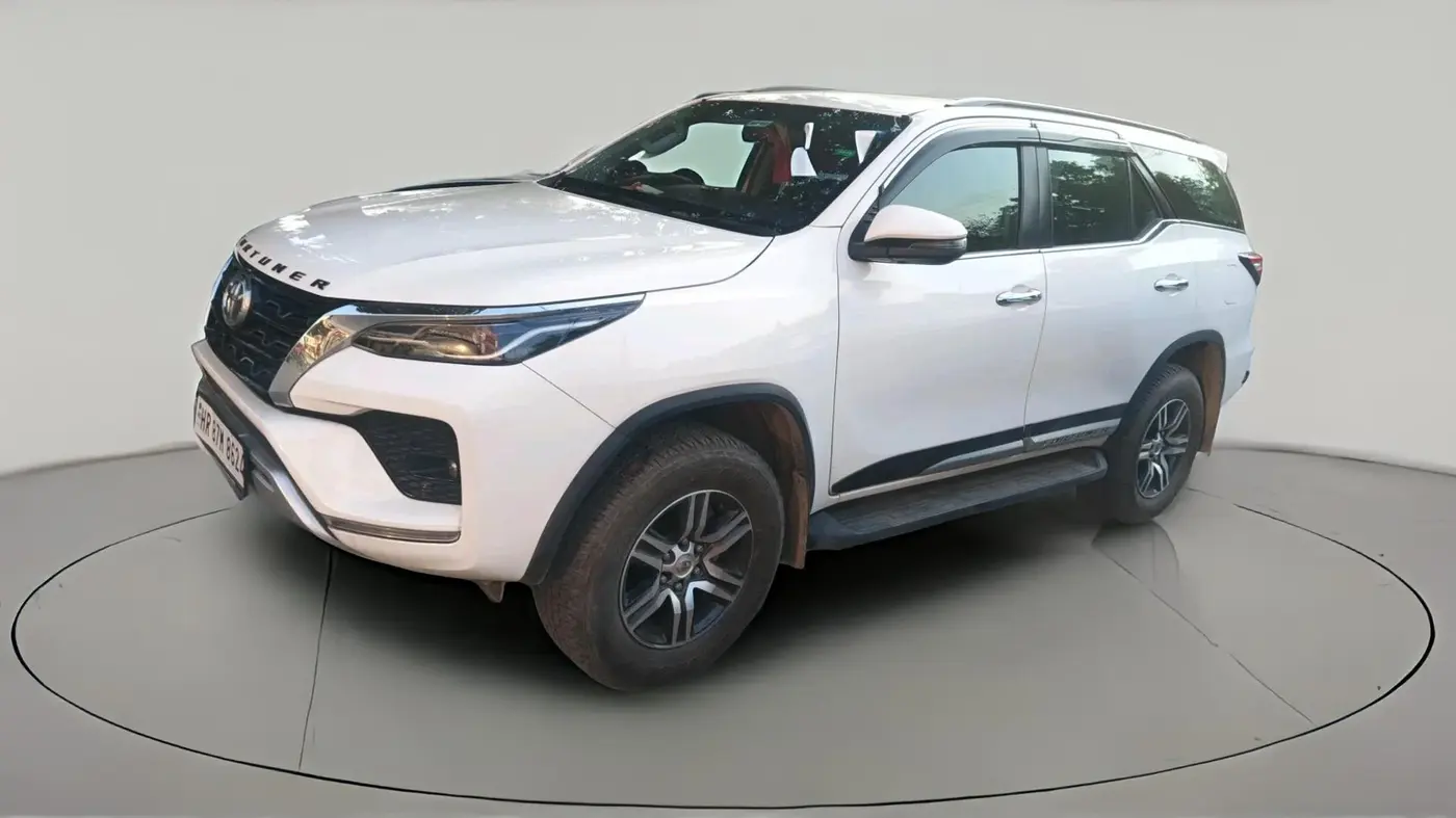 2023 Toyota Fortuner 4X2 AT 2.7 PETROL, Petrol, Automatic, 5,096 km, exterior